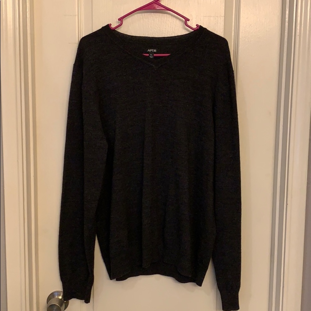 Apt. 9 long sleeve v neck sweater